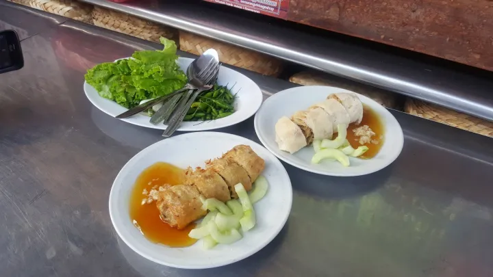 Harga Lumpia Gang Lombok Semarang 2025 penyajian lumpia semarang