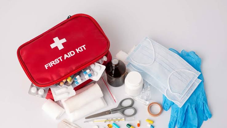 7 Barang Yang Wajib Dibawa Saat Traveling barang yang wajib dibawa saat traveling