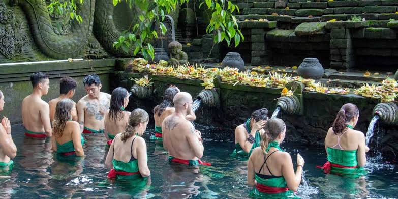 wisata religi bali tirta empul