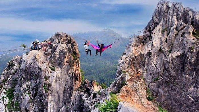 5 Wisata Alam di Jawa Barat Terbaik 2025 Tebing Gunung Hawu wisata alam di Jawa Barat