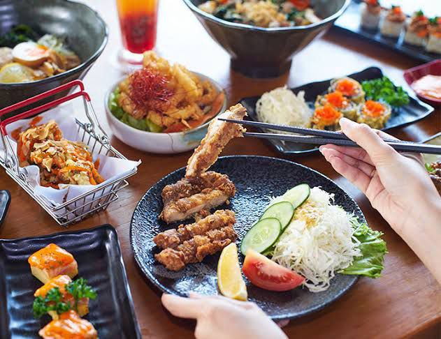 6 Tips Traveling Aman Setelah Pandemi Makanan yang sehat