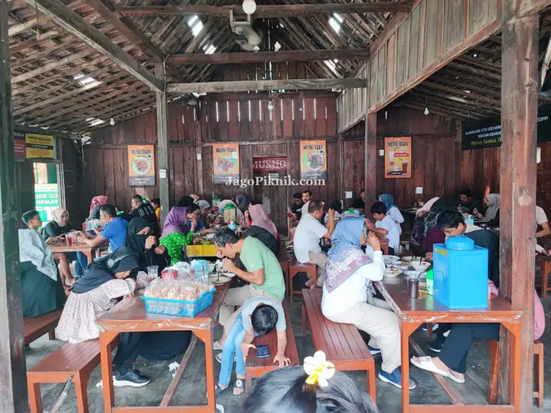 Daftar Menu dan Harga Soppi Ungaran 2025 Suasana Soppi Ungaran